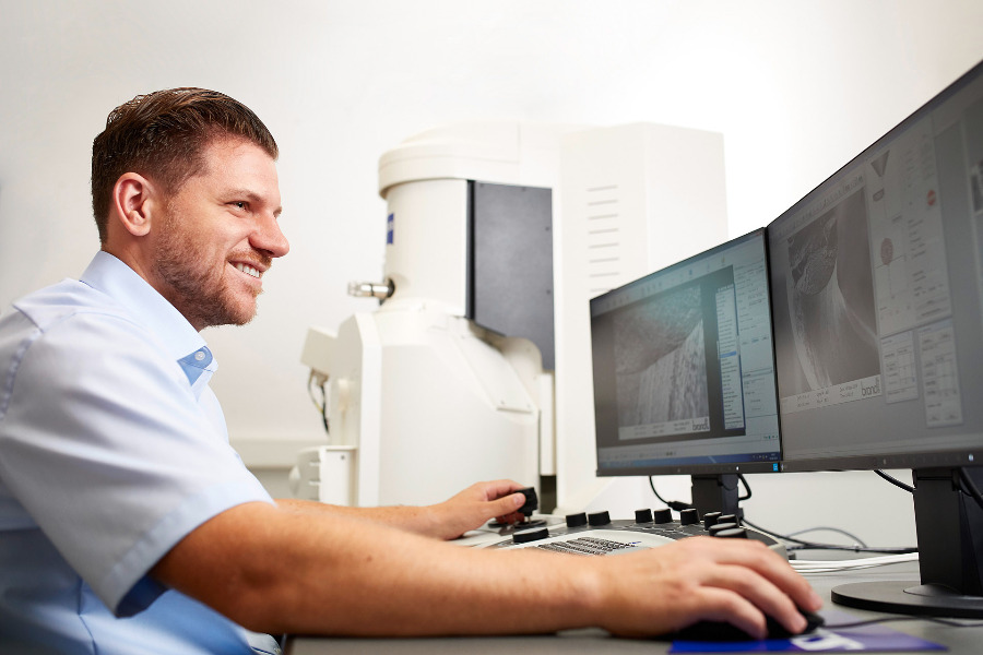 Intelligente Technik (Rasterelektronenmikroskop) Intelligente Technik (Rasterelektronenmikroskop)