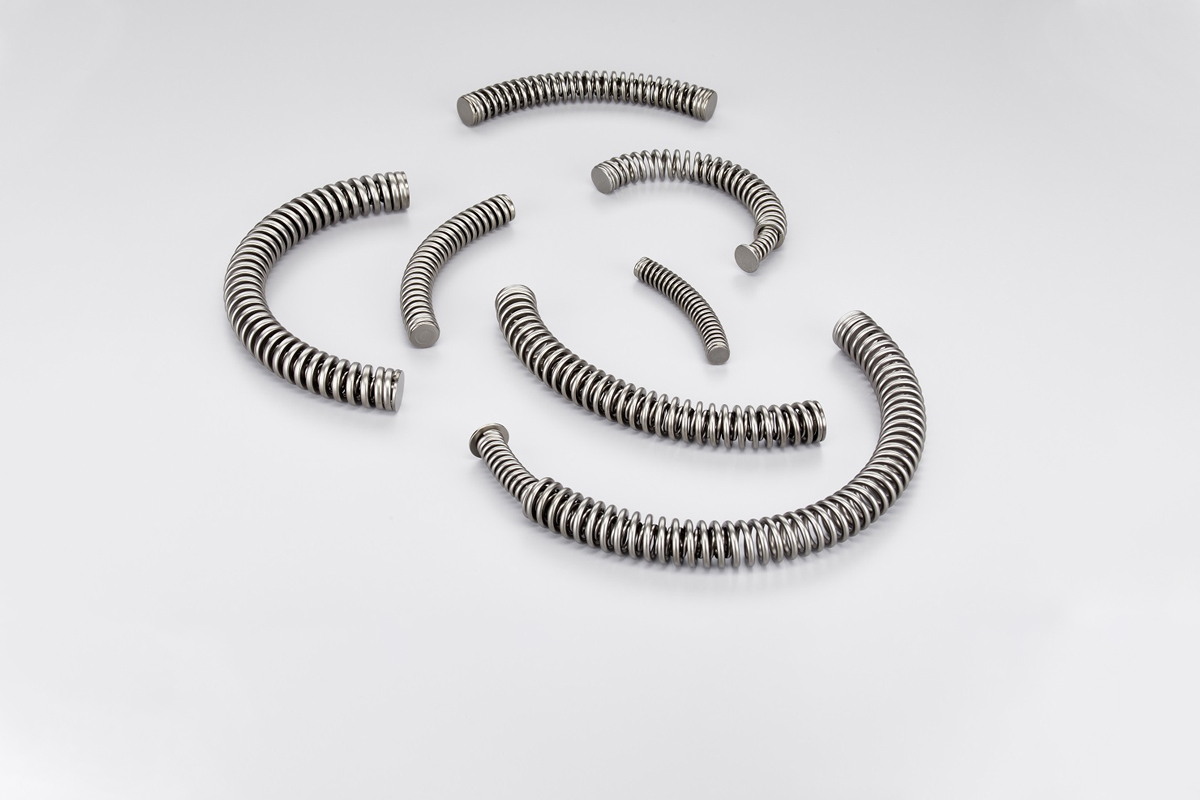 Bogenfederset mit Endkappen für Drehmomentwandler Bogenfederset mit Endkappen für Drehmomentwandler